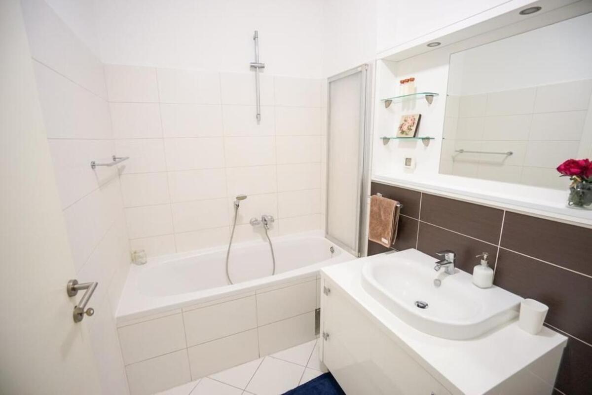 Apartment Zara White Esterno foto